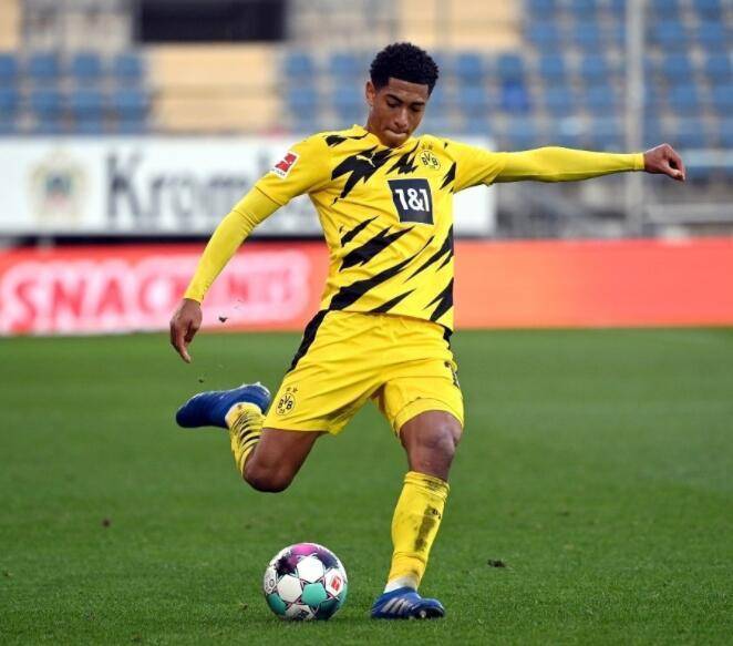 Spinx 被放置在 Vitality 的替补席上;