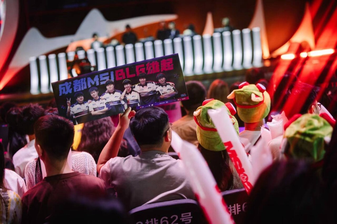 LSB官宣DangMoo将作为职业选手加入二队，她将成为韩国英雄联盟历史上首位转入职业的女选手